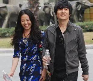 娱乐圈爆料小三什么意思,揭秘明星婚姻背后的秘密  第2张